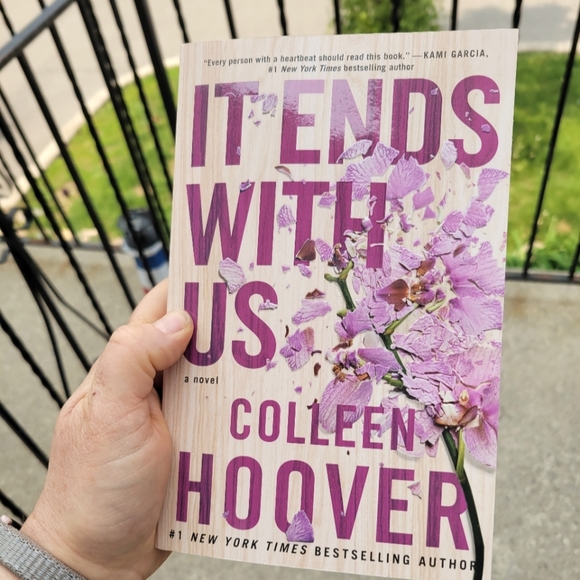 It Ends With Us - Coleen Hoover - Picture 1 of 3